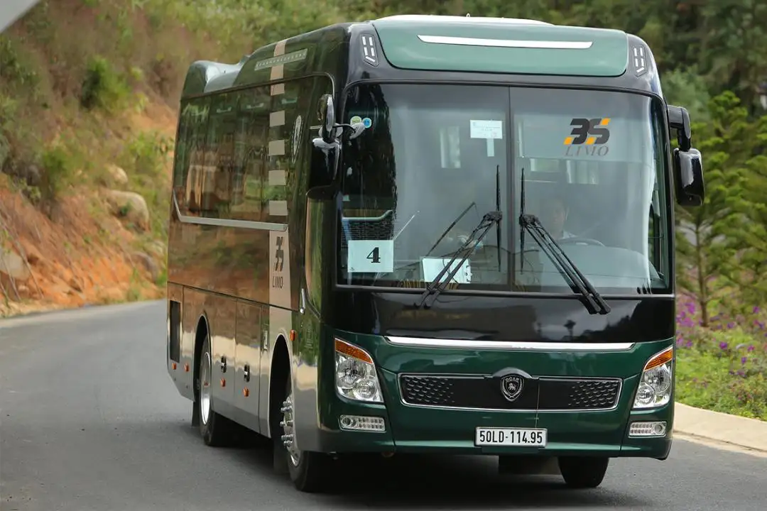 The Role of Multi Seater Transport in Package Tours