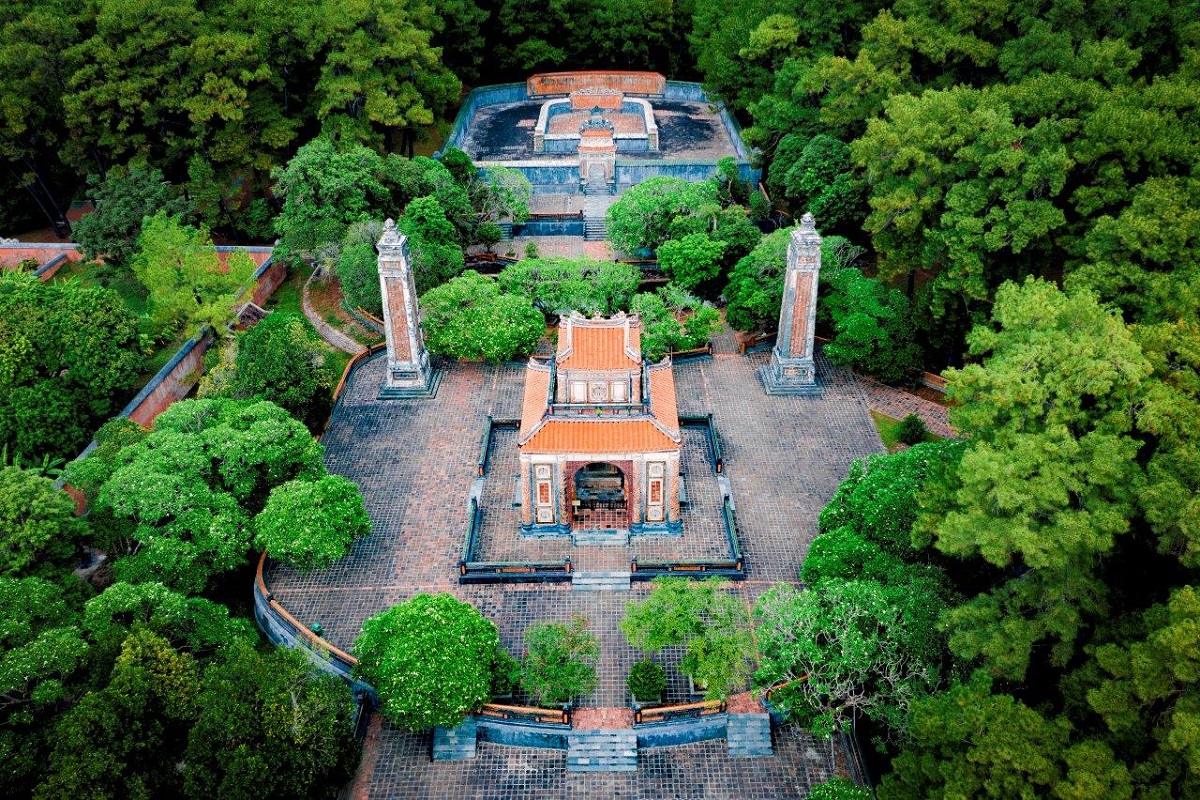 Da Nang's Modern Marvels and Coastal Beauty